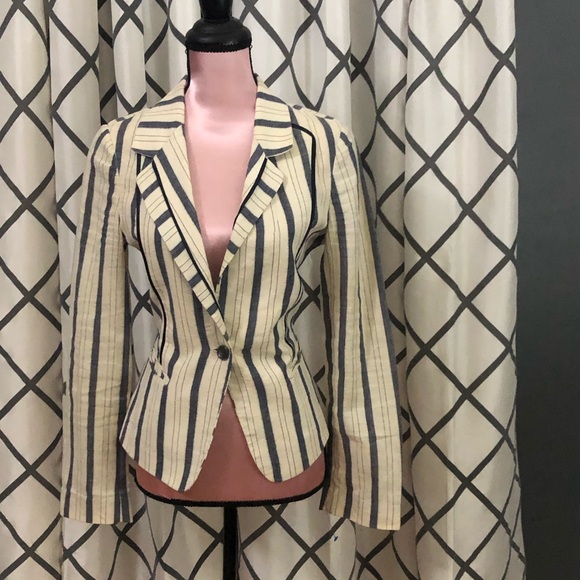 Blazer - Picture 3 of 6